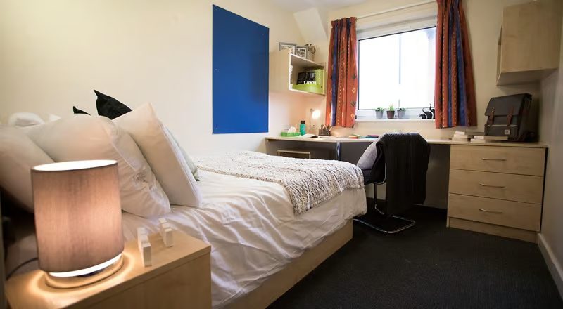 College Court, Stoke-on-Trent image 2