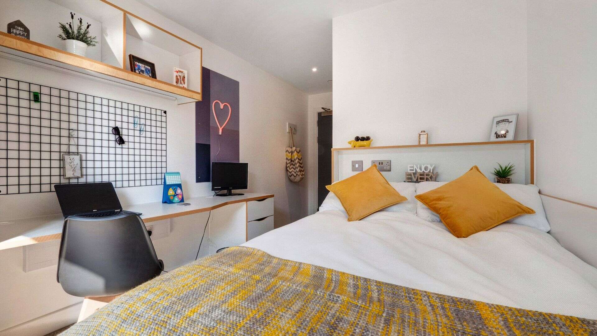27 Magdalen Street, Colchester image 2