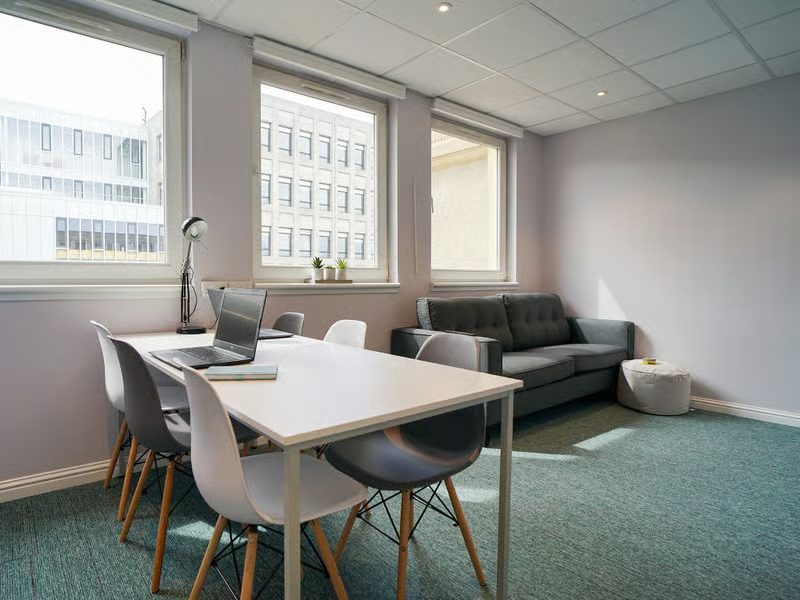 8 Roxburgh, Edinburgh image 11