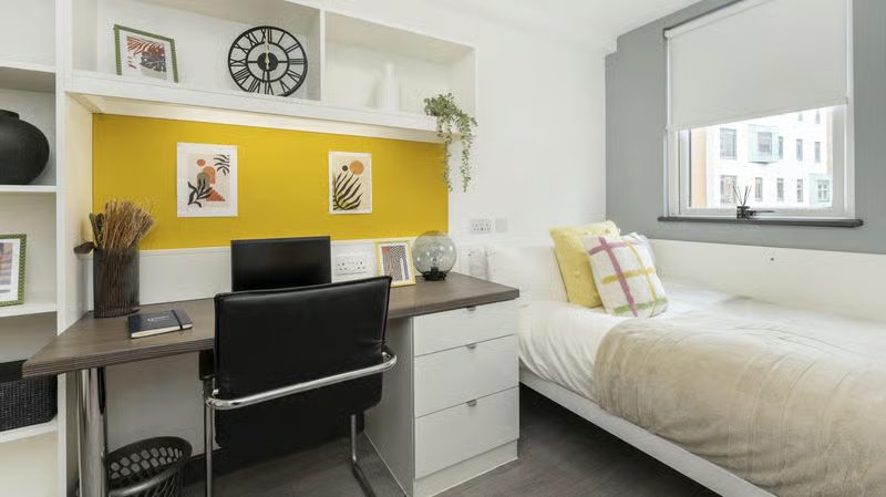 Albert Place, Newcastle image 2