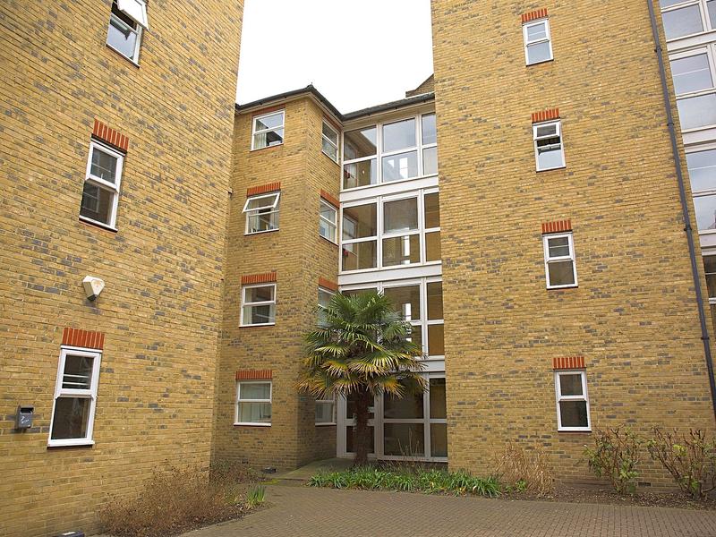 Dean House, London image 4