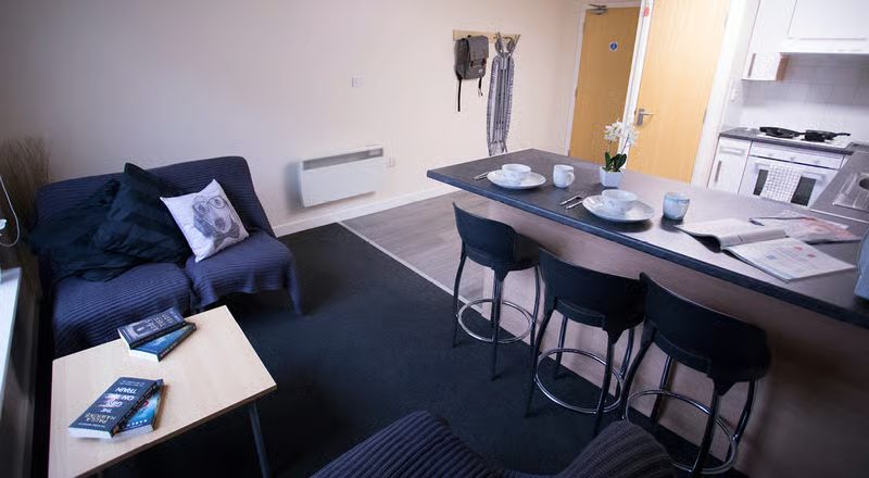 College Court, Stoke-on-Trent image 3