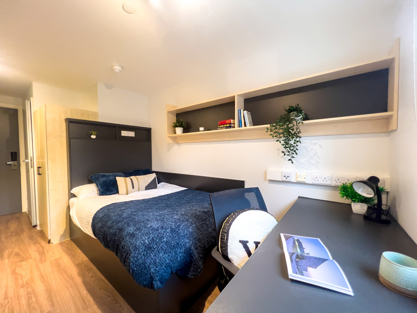 Portsburgh Court, Edinburgh image 3