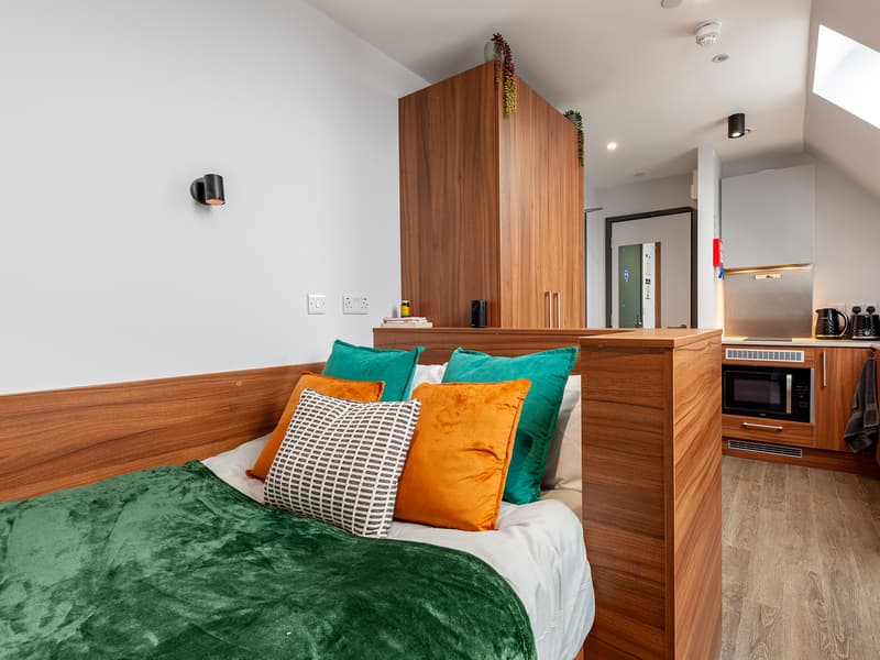 Straits Garden, Egham