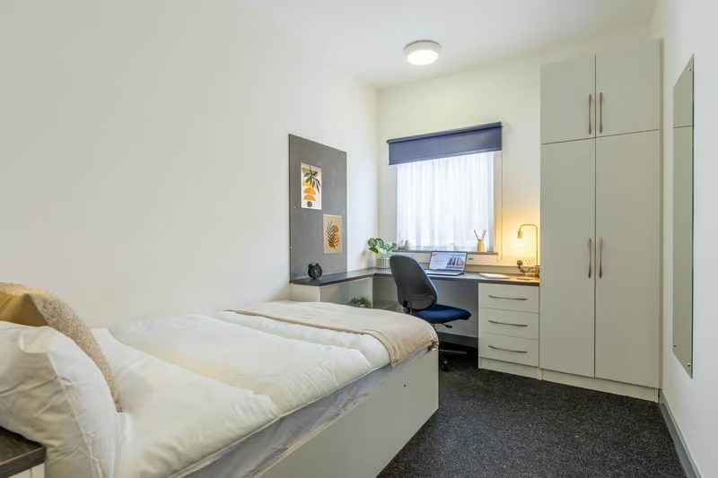 Ensuite (5/6 Bed)