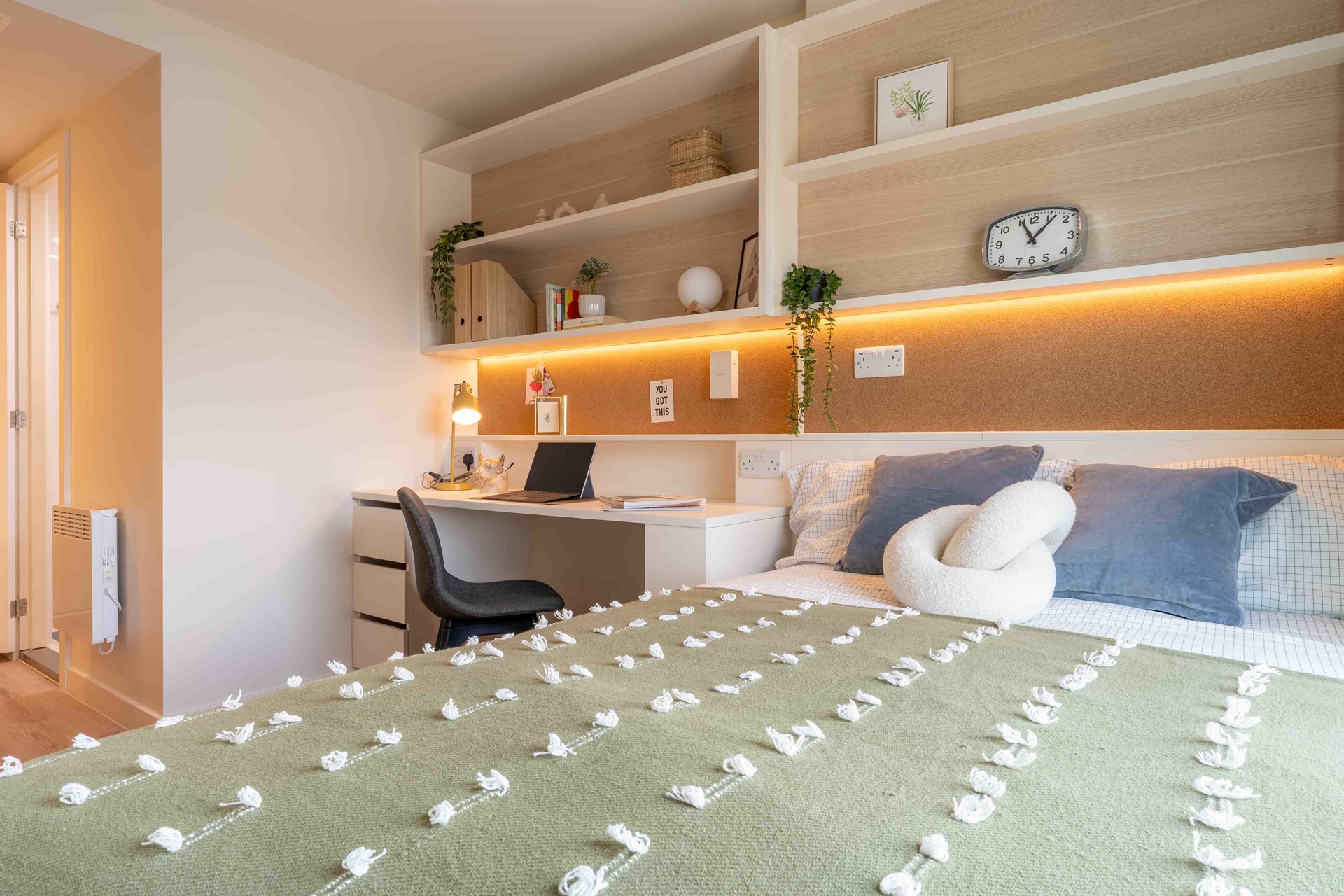 Gold En Suite