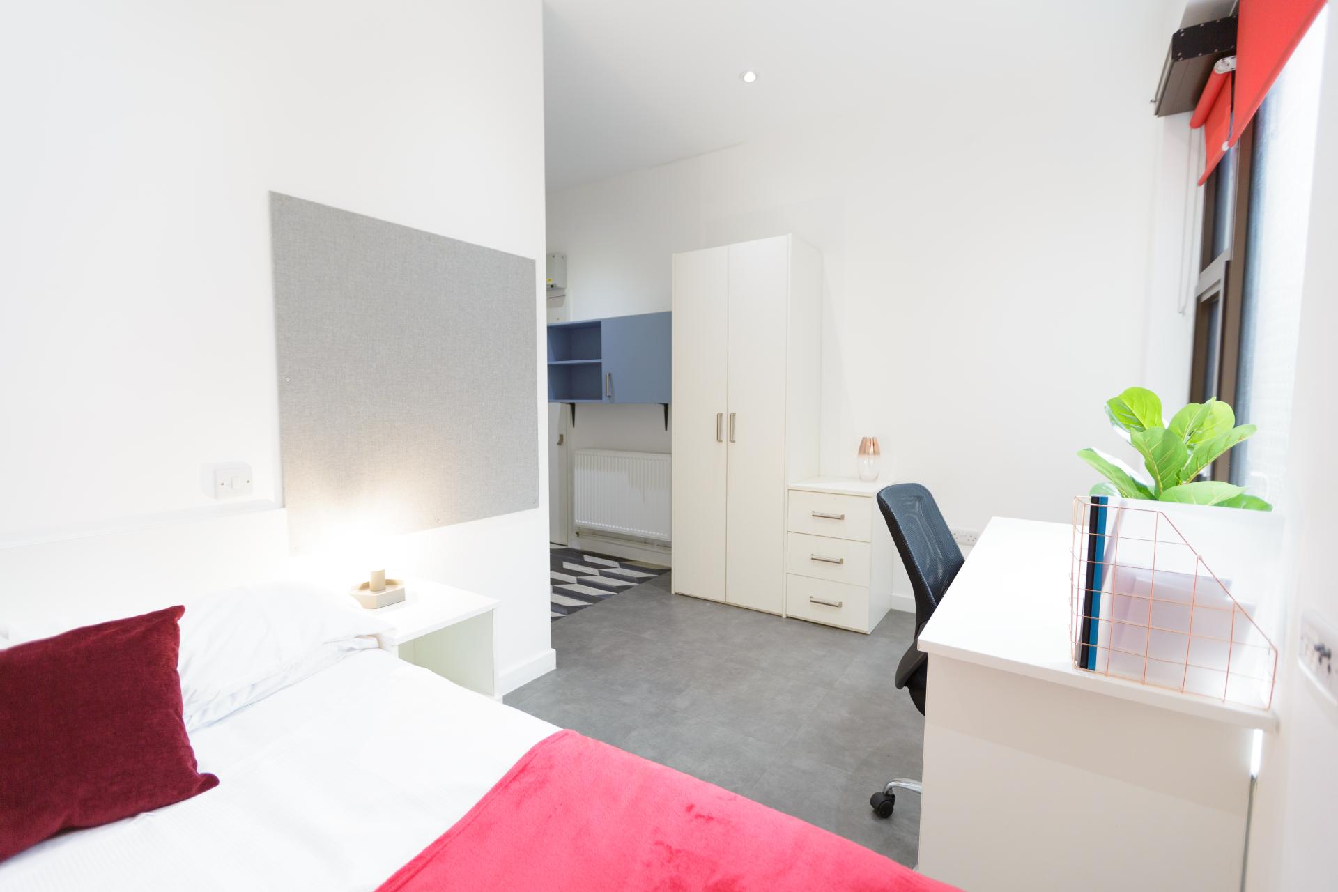 Silver En-suite Accessible