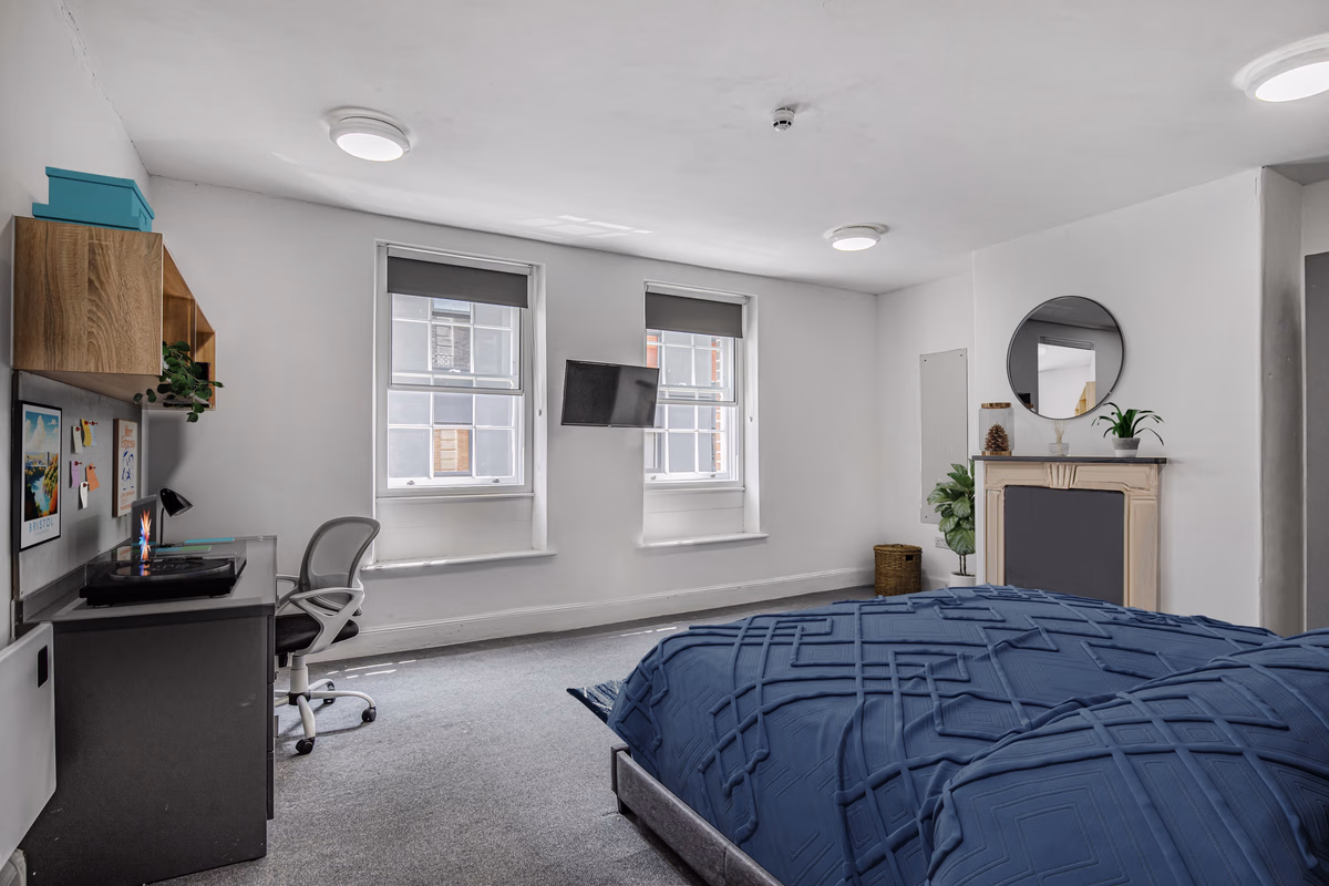 DELUXE TOWNHOUSE