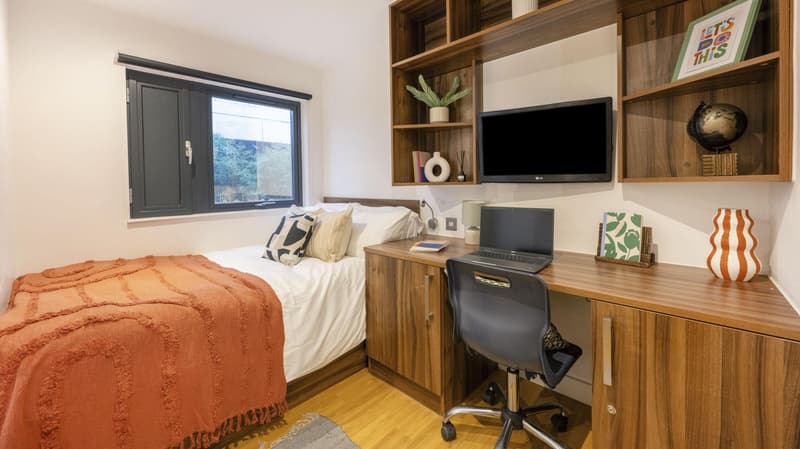 2 Bed En-Suite Flat