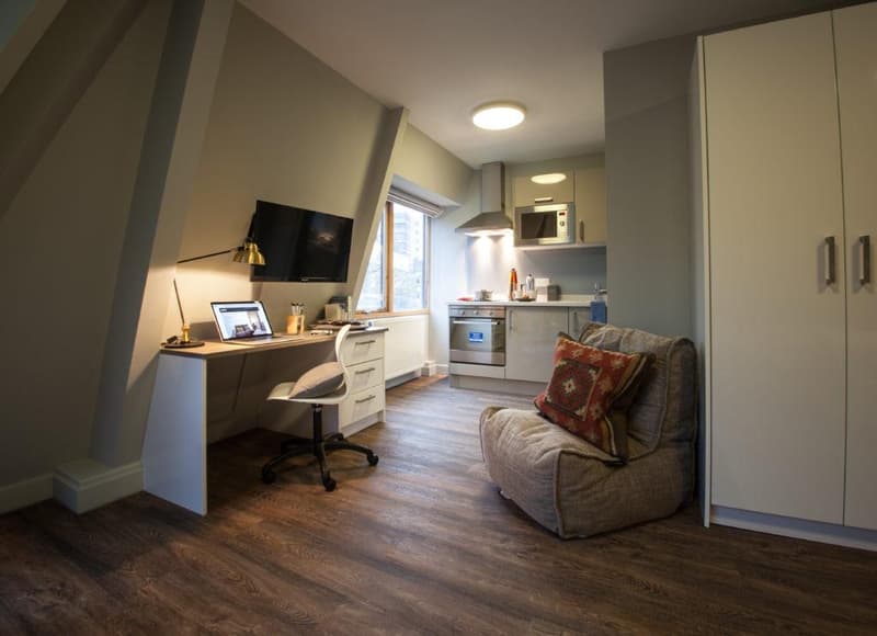Premium Studio Plus