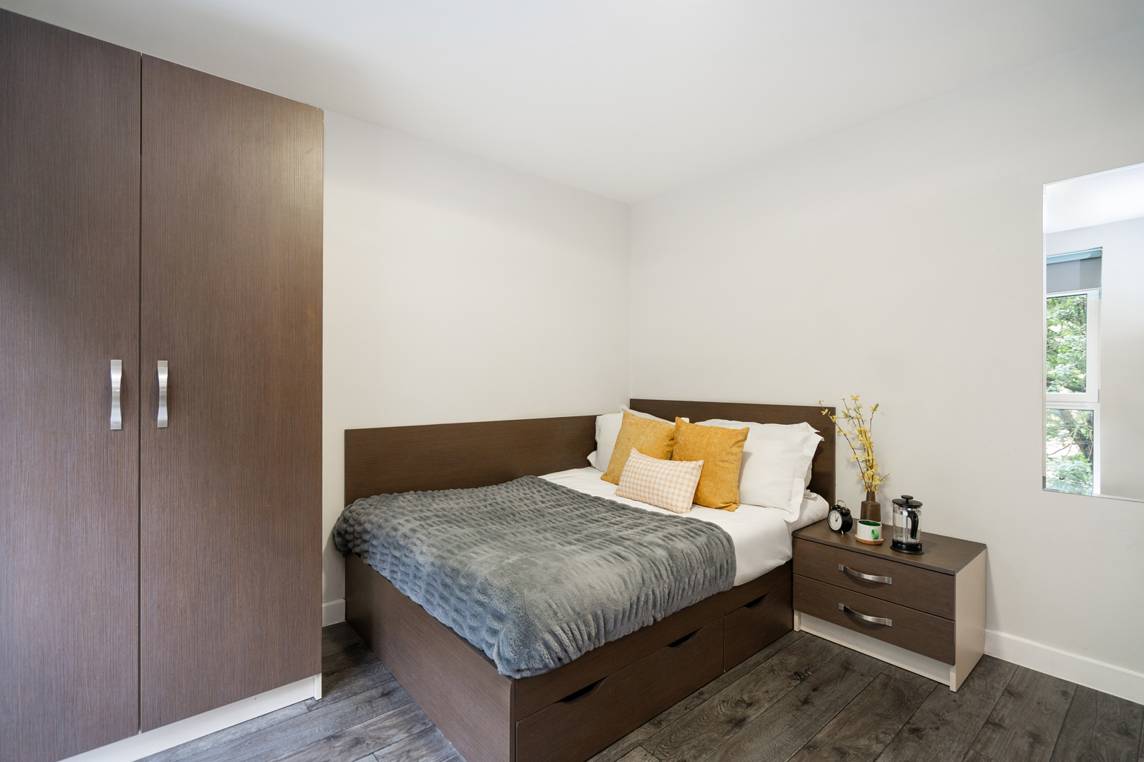 One Bedroom Apartment