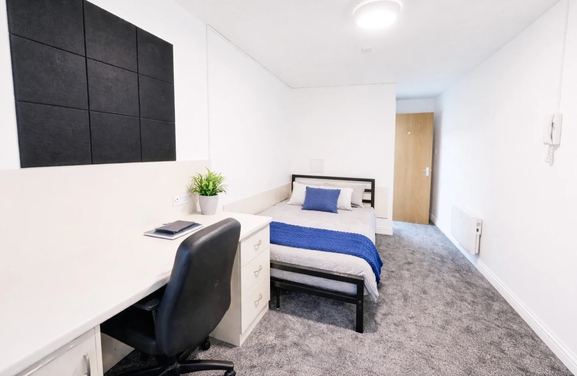 Deluxe Ensuite - Court
