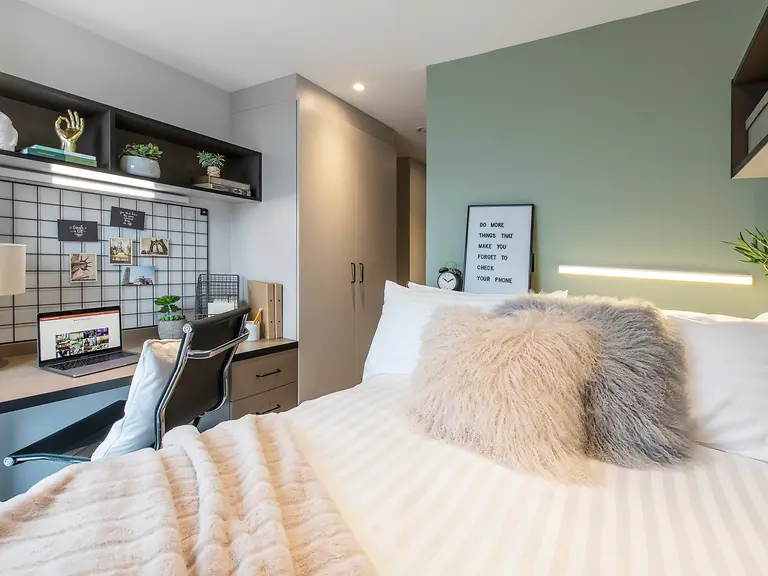 Standard 5 Bed Apartment