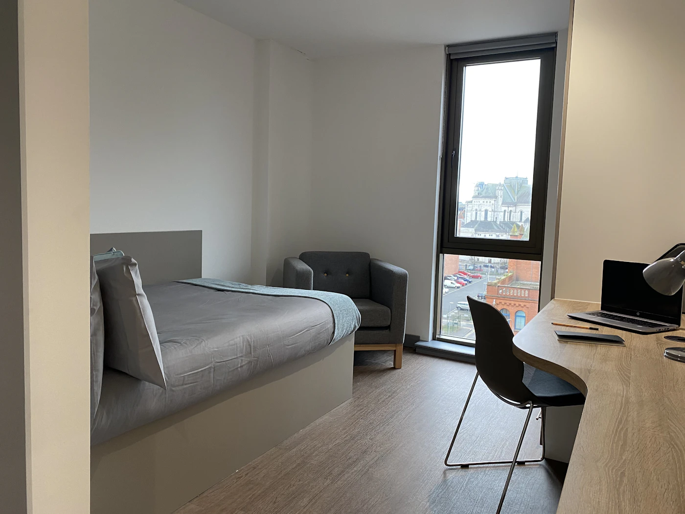 Ensuite Gold - City View