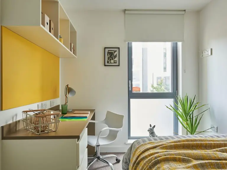 5 Bed En-suite Upper Floors