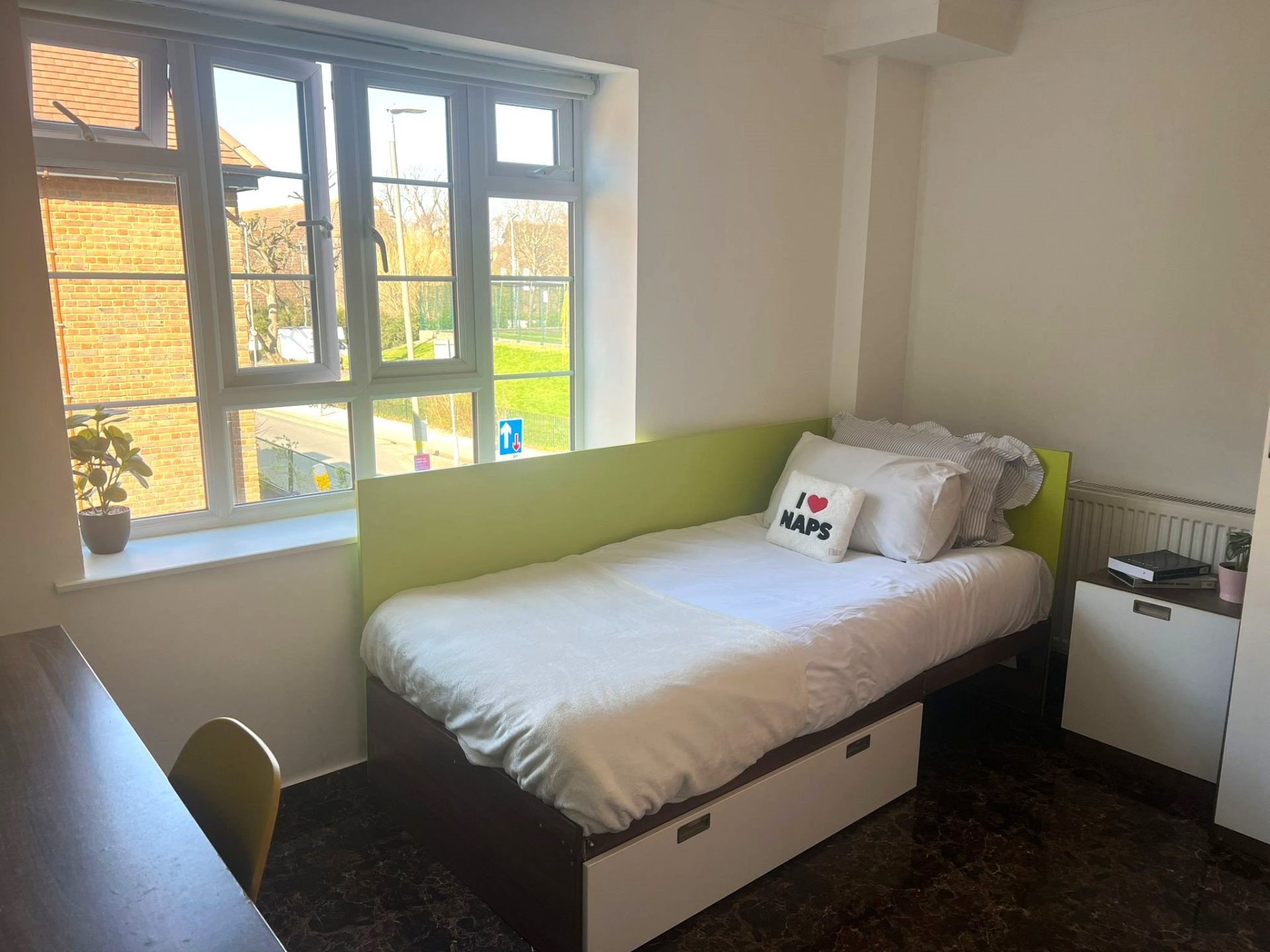 Single Ensuite Room