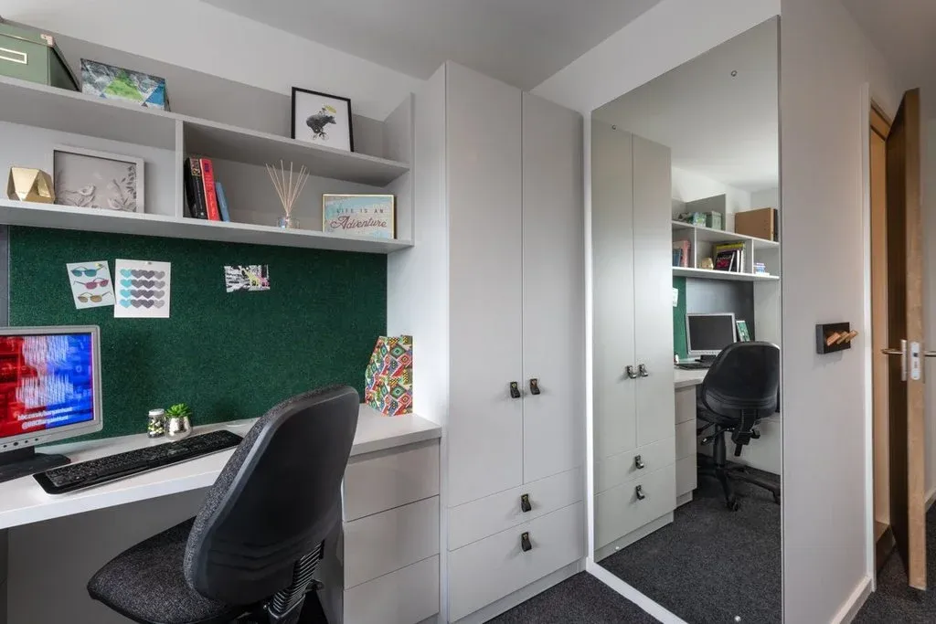 Shared Apartment classic