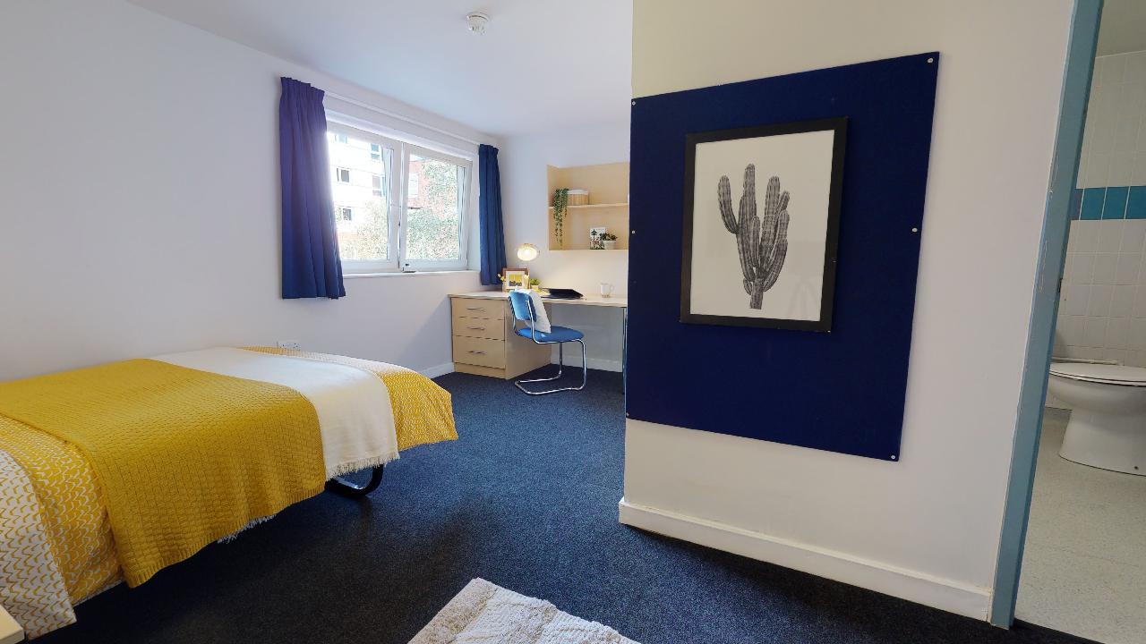 Silver En Suite