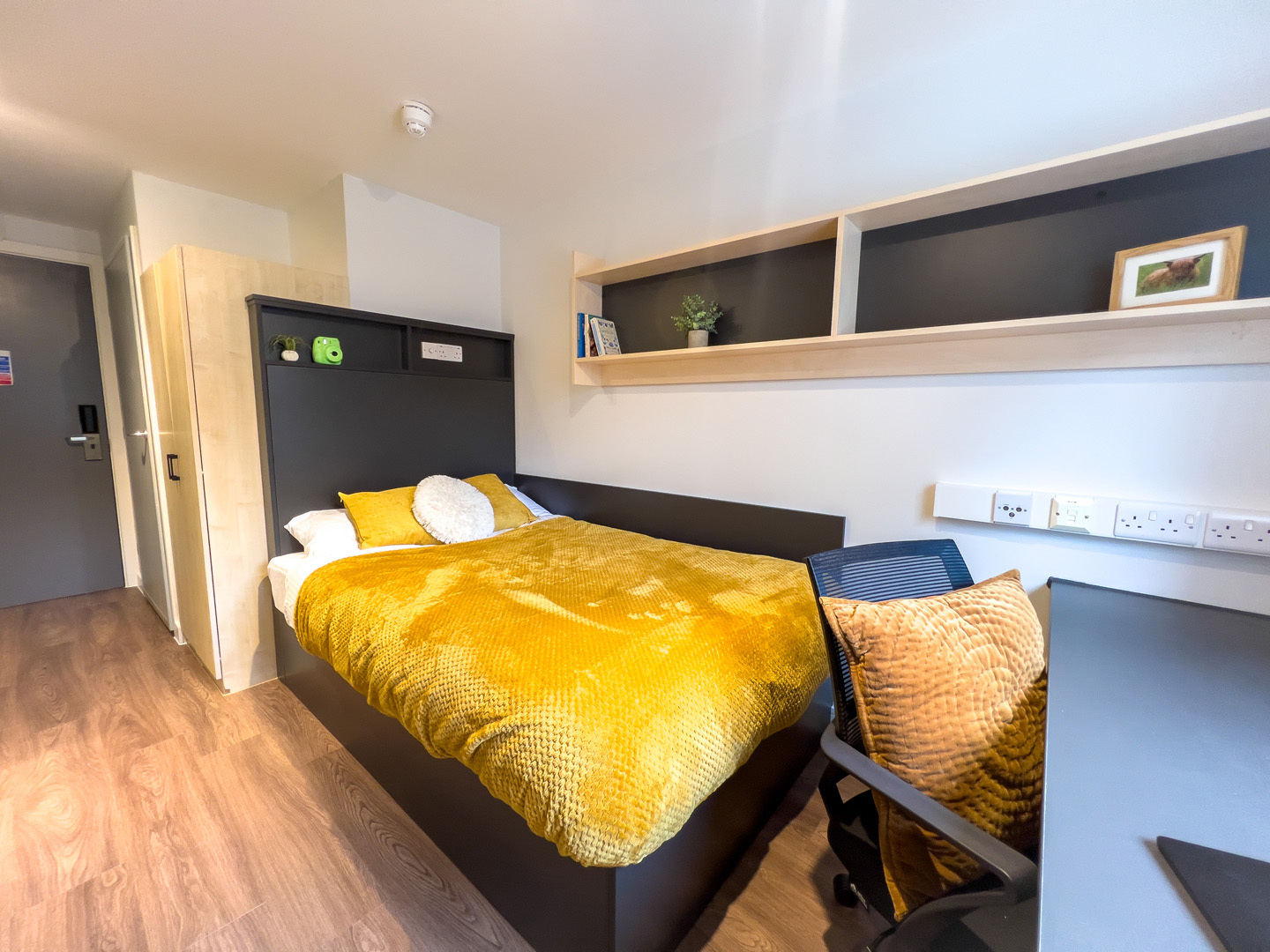 Ensuite Silver - City View
