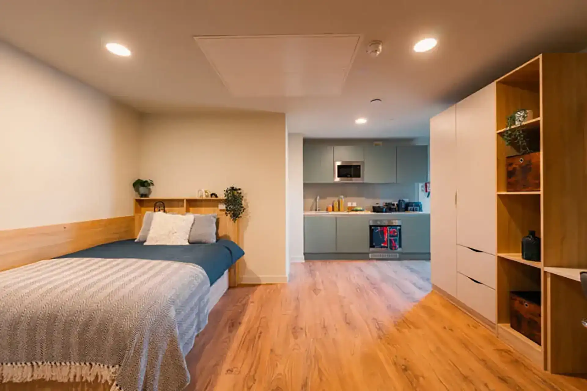 Gold Studio - High Floor