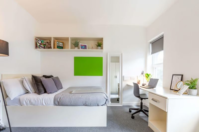 Room in a 3 Bed Apartment