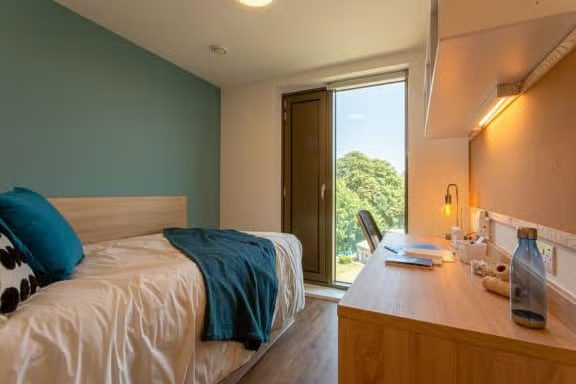 Standard En Suite - Riverview